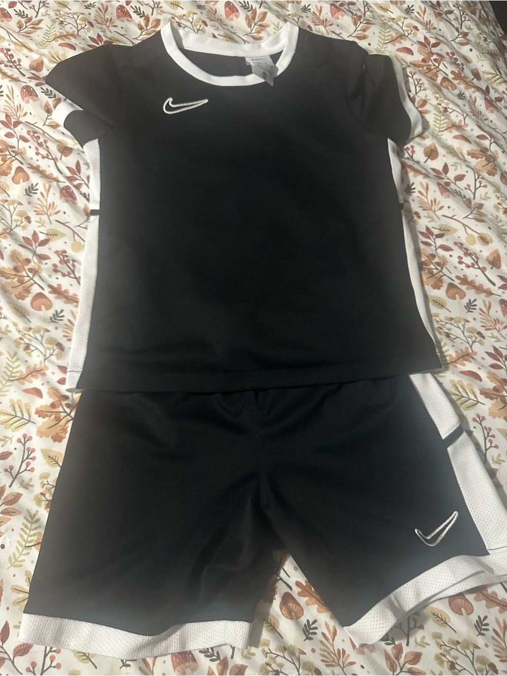Nike Kids Black and White Athletic Matching Jersey Set